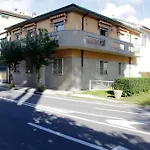 Tra Mare E Pineta